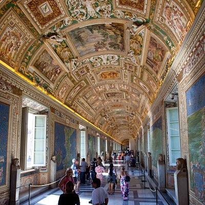 Skip the Line Vatican, Sistine Chapel, Basilica & Papal Tomb Tour