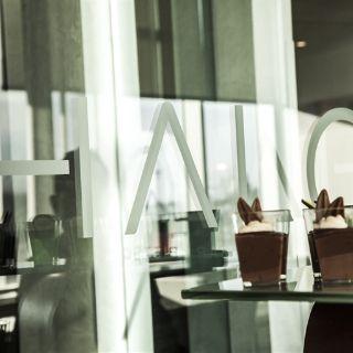 Halo Bar & Bistro - Renaissance Edmonton Airport