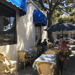 Nonni's Bistro