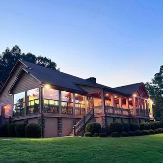 The Retreat at Ridgeway: Lake Wateree Dining