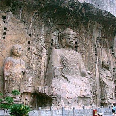 Xi'an to Louyang Private Day Tour by High Speed Train: Longmen Grottoes and Shaolin Temple