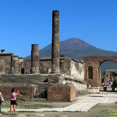 Pompeii Vesuvius Day Trip from Naples & Italian Light Lunch