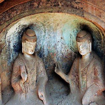 4-Day Private Tour to Binglingsi Grottoes and Lambrang Monastery from Lanzhou