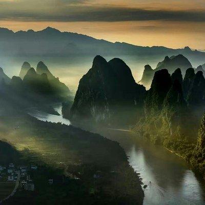 Private Day Tour of Yangshuo Xianggong Mountain and Yulong Bamboo Boat