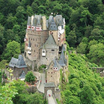 Eltz Castle Small-Group Tour from Frankfurt with Dinner