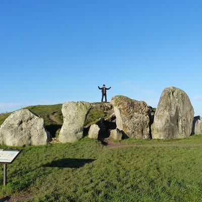 Bespoke private tours of Stonehenge and Avebury by car with local guide