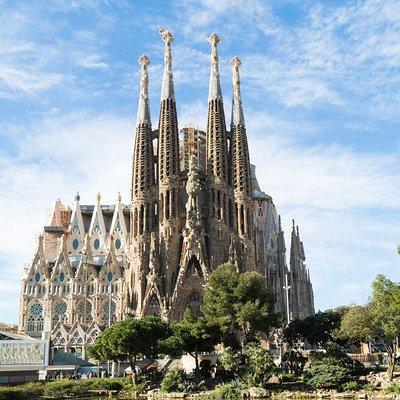 Sagrada Familia English Guided Tour & Optional Tower Access 