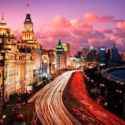 Private Evening Tour: VIP Huangpu River Cruise and Shanghai Lights