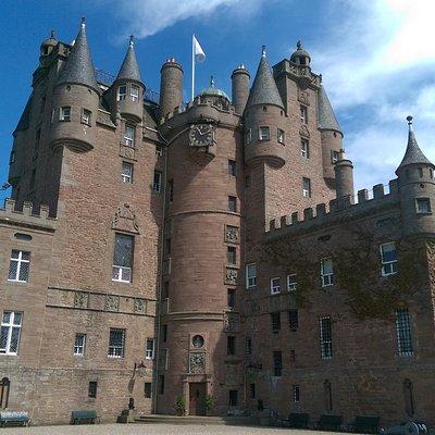 Glamis Castle and Bonnie Dundee Tour from Dundee