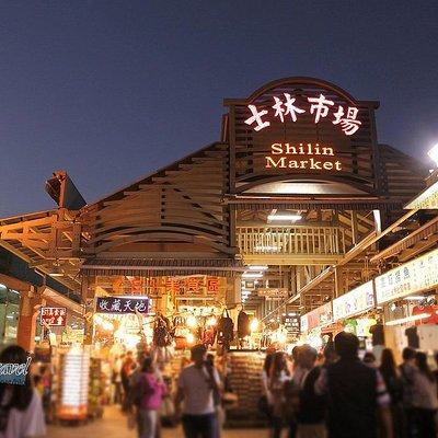 [Private Tour] Shilin Night Market Walking Tour With a Private Tour Guide (2-hr)