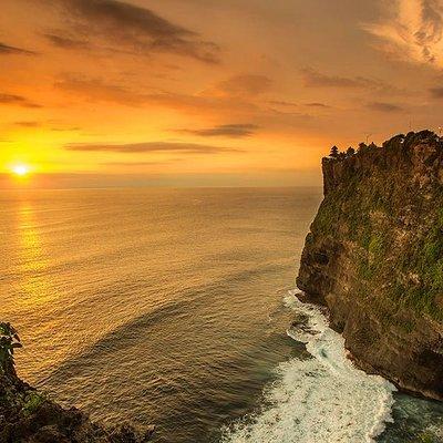 Private Tour Bali Beaches and Uluwatu Temple with Dinner