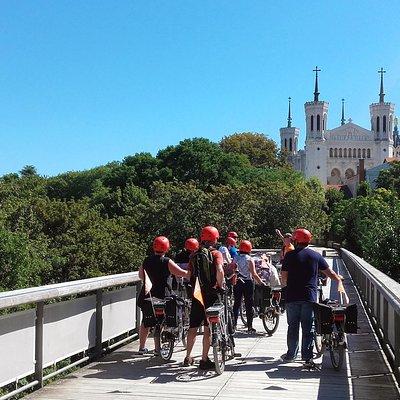 Lyon Electric Bike Tour including Food Tasting with a Local Guide