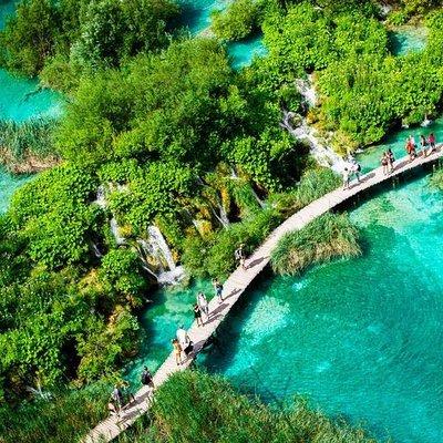 Plitvice lakes guided tour with pre booked tickets 