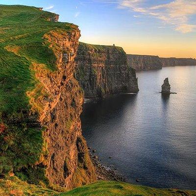 Cliffs of Moher and Burren Day Trip, Including Dunguaire Castle, Aillwee Cave, and Doolin from Galway