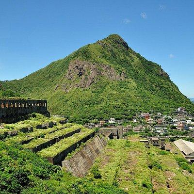 Small-Group Tour: Jiufen, Yehliu Geopark, and Shifen from Taipei