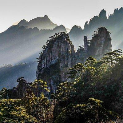 Huangshan Mountain Exploration Day Tour