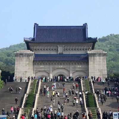 Private Nanjing Day Tour to Sun Yat-Sen's Mausoleum, Ming Xiaoling Tomb and Confucius Temple