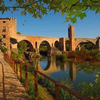 Besalu,Banyoles Lake & Garrotxa Volcanoes Small Group from Girona