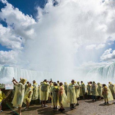 Guided Day Trip to Canadian Side of Niagara Falls from Toronto