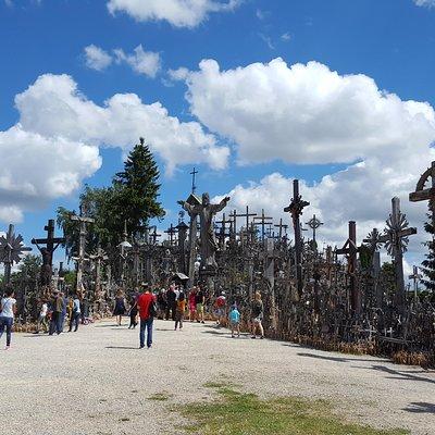 Tour from Riga to Vilnius: Bauska Castle, Rundale Palace and The Hill of Crosses