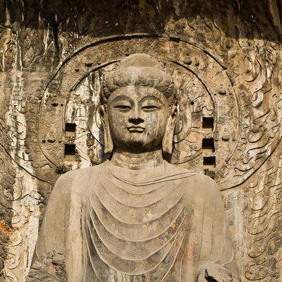 Private Day Tour of Luoyang Shaolin Temple and Longmen Grottoes Including Lunch