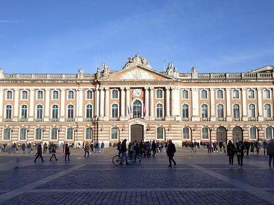 Day tour to Toulouse and the Canal du Midi. Private tour from Carcassonne.