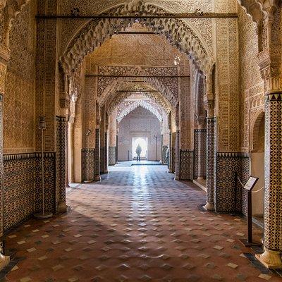 Alhambra and Nasrid Palaces Skip the Line Entrance from Seville 