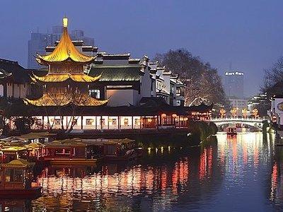 Nanjing By Night: Qinghuai River Cruise with Authentic Dining Experience