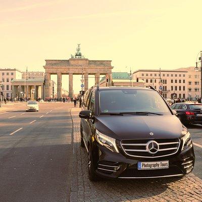 5hours: Guide, Chauffeur & Photographer in Berlin private Tour 