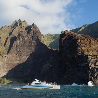 Na Pali Sunset & Sightsee Boat Tour