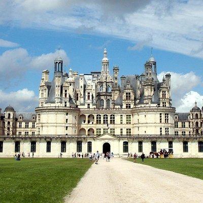 Loire Valley Castles VIP Private Tour: Chambord, Chenonceaux, Amboise 