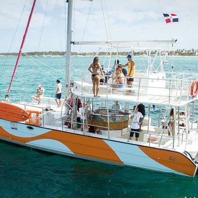 Small Group Snorkeling Cruise with Open Bar and Light Snacks