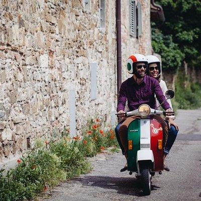 Florence Vespa Tour: Tuscan Hills and Italian Cuisine