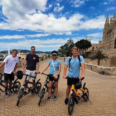 3 Hours Historical E-Bike Tour in Palma de Mallorca