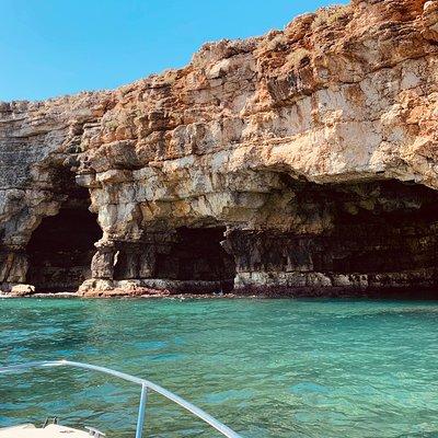 Boat tour of the Polignano a Mare caves with aperitif