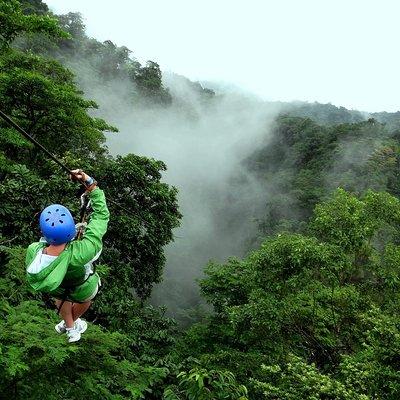 Arenal 12 Zipline Cables Experience Fly over La Fortuna Waterfall