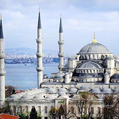 Istanbul Historical Tour with Guide, Lunch and Transfers