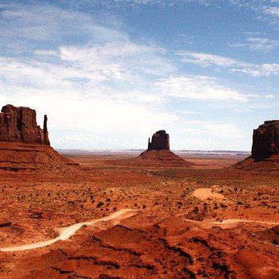 Tour Monument Valley with a Navajo guide (3SNGT 1.5hr)