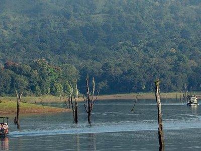 5 Days Kerala Tour Package - Private Tour with Exclusive Houseboat Stay