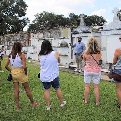 New Orleans City and Cemetery 2-Hour Bus Tour