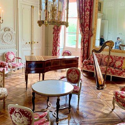 Versailles Palace & Marie-Antoinette's Estate Full Day Private Tour from Paris