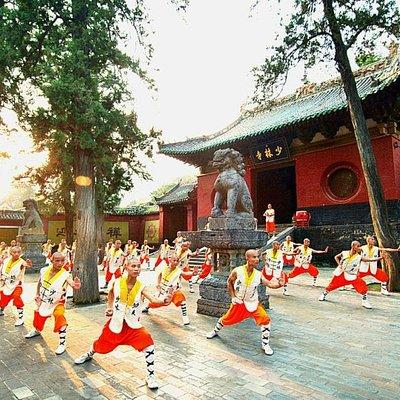 2-Day Private Trip from Xi'an with Hotel: Shaolin Temple and Longmen Grottoes 
