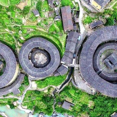 Tour Guide and Car: Private Day Tour to Tianluokeng Tulou and Hongkeng Tulou