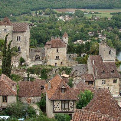 St Cirq LaPopie and Pech Merle Cavern Tour from Toulouse