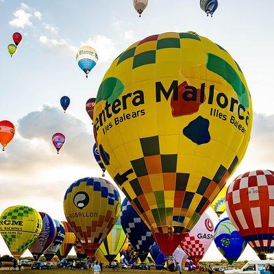 Romantic Sunrise Balloon Tour in Majorca