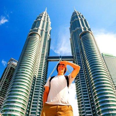 Private Tour Kuala Lumpur with Petronas Twin Towers Observation Deck & Batu Cave