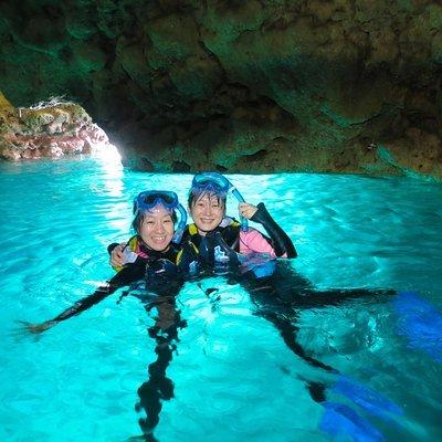 [Okinawa Blue Cave] Snorkeling and easy boat holding! Private system Very satisfied with the beautiful facilities of the shop (with photo and video shooting service)