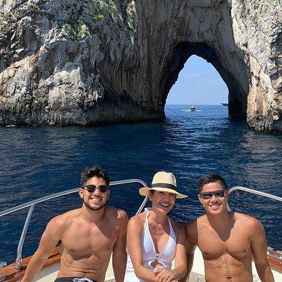 Capri Small Group Boat Tour with Blue Grotto Stop 