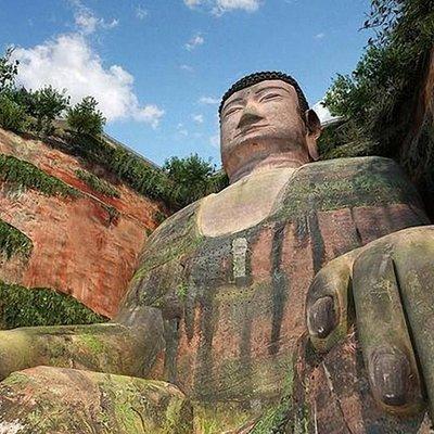 Chengdu in One Day from Jinan by Air: Leshan Giant Buddha, Pandas and More