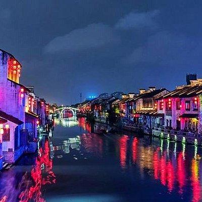 Wuxi Private Night Tour with Boat Cruise and Authentical Dinner 